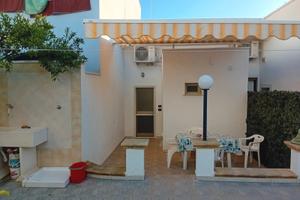 Gallipoli(Lido Conchiglie)piano terra con giardino