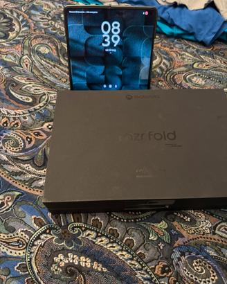 Motorola razr fold 16 ram 512 gb