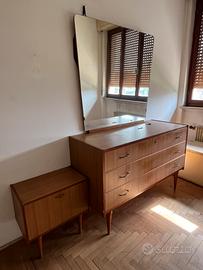 Cassettiera con specchio e Comodono