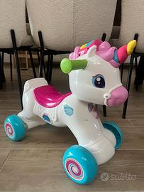 Unicorno a dondolo e cavalcabile
