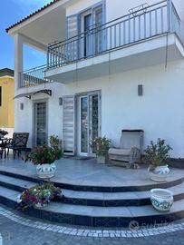 Rif. 108 villa singola di 2 appartamenti con giard