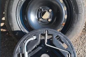 Ruota scorta 175/65 R15 e kit attrezzi