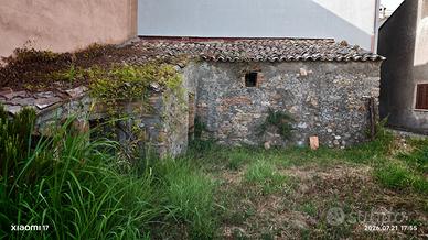 Cantina con annesso orticello