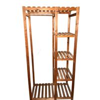 Scaffalatura in legno o scarpiera