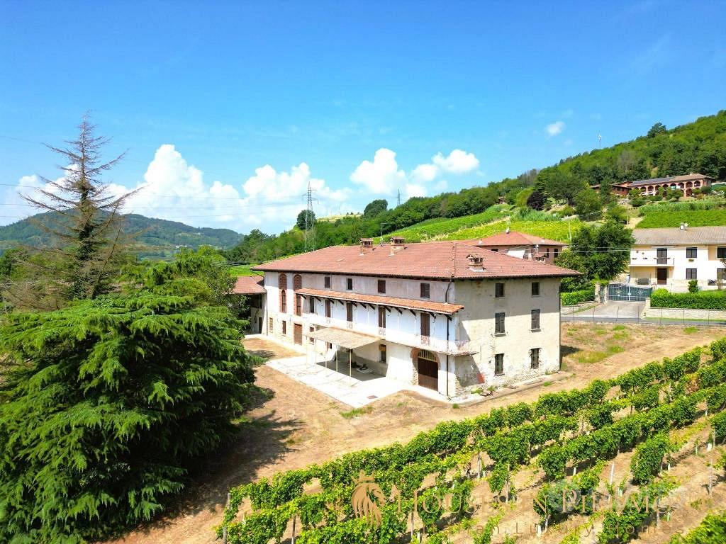 Rustico / Casale di 760 m² con più di 5 locali e b - Vista 4
