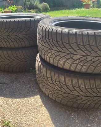 Gomme Invernali Kumho 215/55 R17