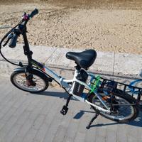 bici elettrica argento piuma