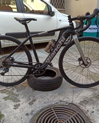 Bicicletta gravel elettrica bianchi impulsoallroad