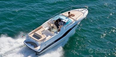 Barca motore walk around