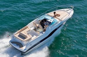 Barca motore walk around