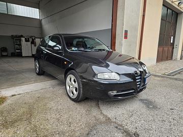 Alfa Romeo 147 1.6i 16V Twin Spark cat 3p. Distinc