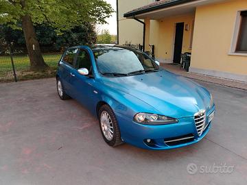 Alfa Romeo 147 JtdM 8v 120cv Blackline