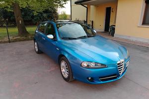 Alfa Romeo 147 JtdM 8v 120cv Blackline