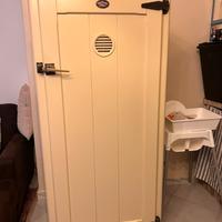 Mobile in stile cella frigo ben tenuto