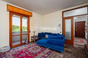 AMPIO TRILOCALE CON ASCENSORE E DUE BALCONI