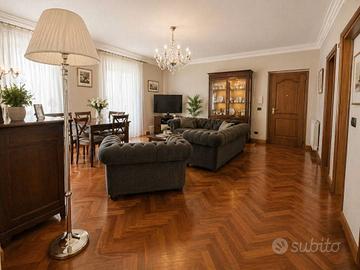 Appartamento di 200 m² con 4 locali e box auto dop