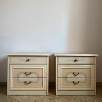 Coppia comodini classici laccati con decorazioni