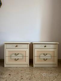 Coppia comodini classici laccati con decorazioni