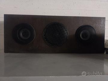 cassa audio in legno con 3 altoparlanti