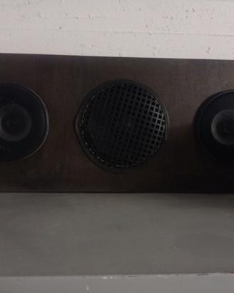 cassa audio in legno con 3 altoparlanti