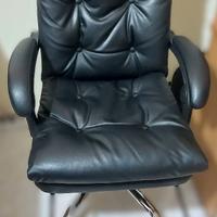 Poltrona da ufficio tipo presidenziale.