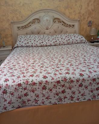 letto a contenitore romantico con il beige e oro 