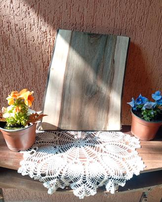 Tagliere artigianale in legno di noce massello – l