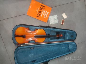 Violino con custodia, archetto, pece e due corde