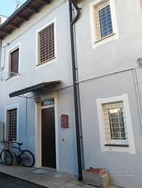 Vediamo casa privata in centro a Sale al