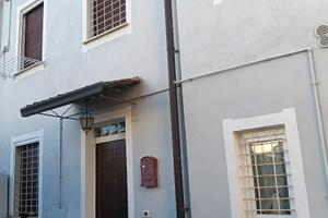 Vediamo casa privata in centro a Sale al