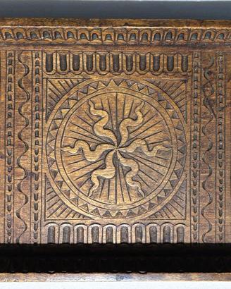 Vassoio Antico in Legno Intagliato a Mano (42×28)