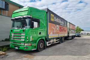 Motrice Scania 164 480 + biga Pezzaioli 2002