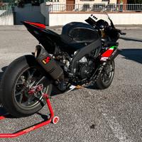 Aprilia rsv4 1100 factory 2019 nero Pista