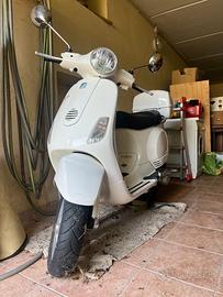Vespa 150 LX