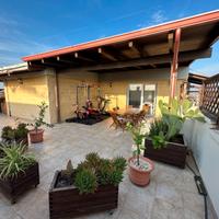 Attico con ampio terrazzo a livello