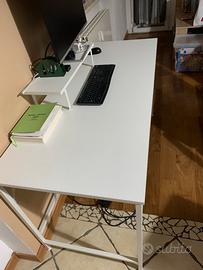 Scrivania bianca