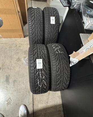 Penumatici Winter Kormoran 215/50 R18 92V