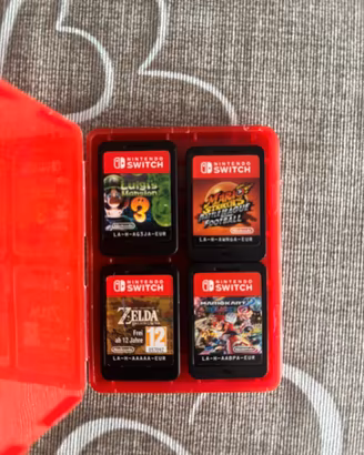 Nintendo swirch lite gialla con giochi inclusi