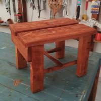 Sgabello in legno 