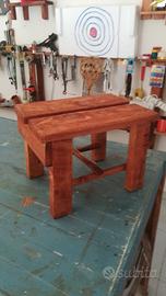 Sgabello in legno 