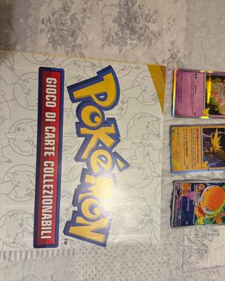 Carte Pokémon 30º anniversario con poster