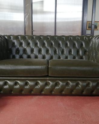 Divano Chesterfield 2 posti max in pelle vintage