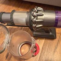 Dyson V11 – Completo di tutti gli accessori, ottim
