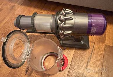 Dyson V11 – Completo di tutti gli accessori, ottim