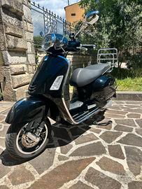 Piaggio Vespa 300 GTS 2023