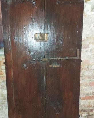 Porta in legno 1861 a due battenti