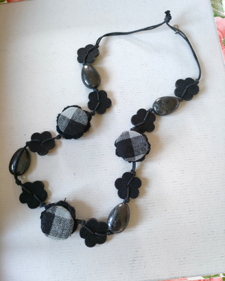 Collana lunga in tessuto