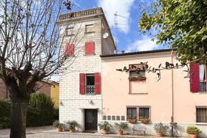 4 LOCALI A MOLINELLA