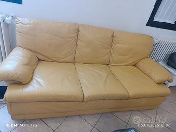 Divano in pelle a tre posti 