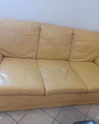 Divano in pelle a tre posti 